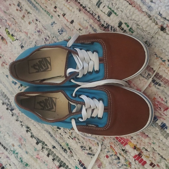 Vans - Picture 2 of 5